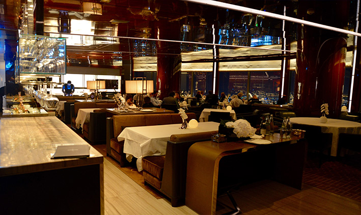 Breeze restaurant dining room