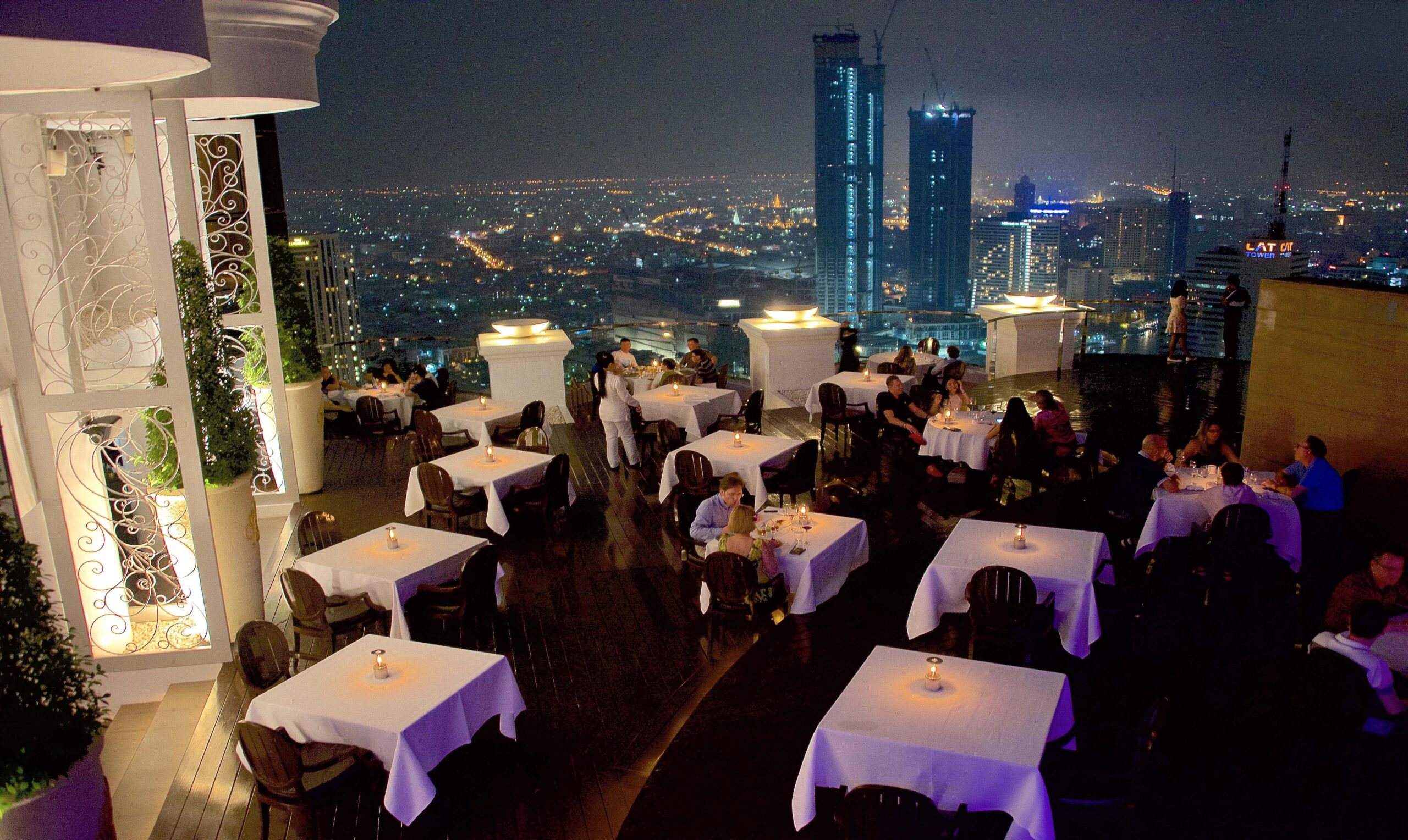Breeze rooftop dining