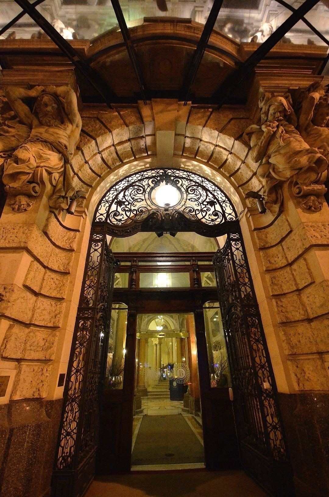 Anantara New York Palace Budapest entrance